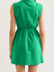 Vestido mini verde brillante, sin mangas con cremallera y dobladillo en forma de vieira - Imagen de moda femenina 2 - Miniatuur