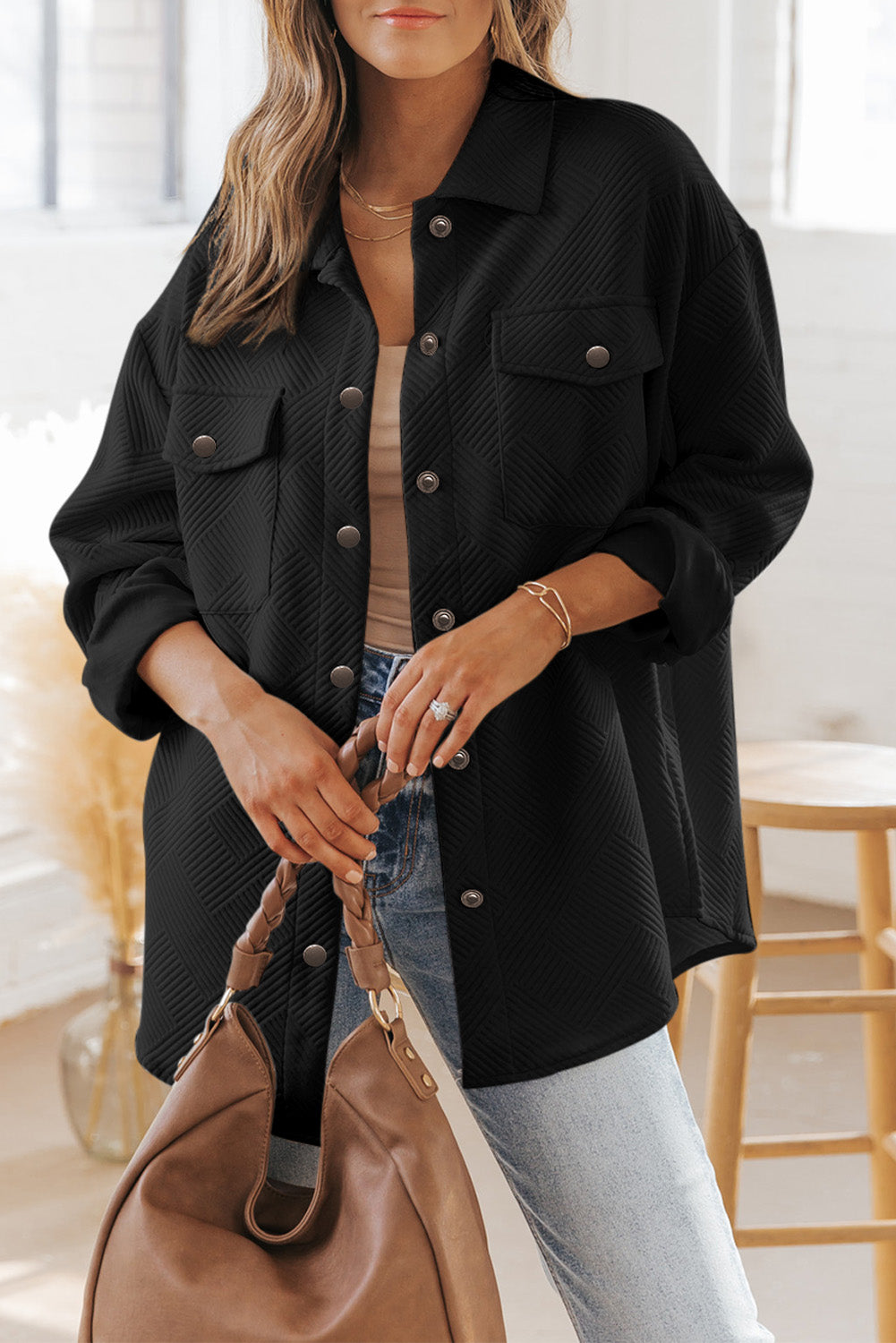 Black Solid Textured Flap Pocket Buttoned Shacket - Damesmode Afbeelding 1