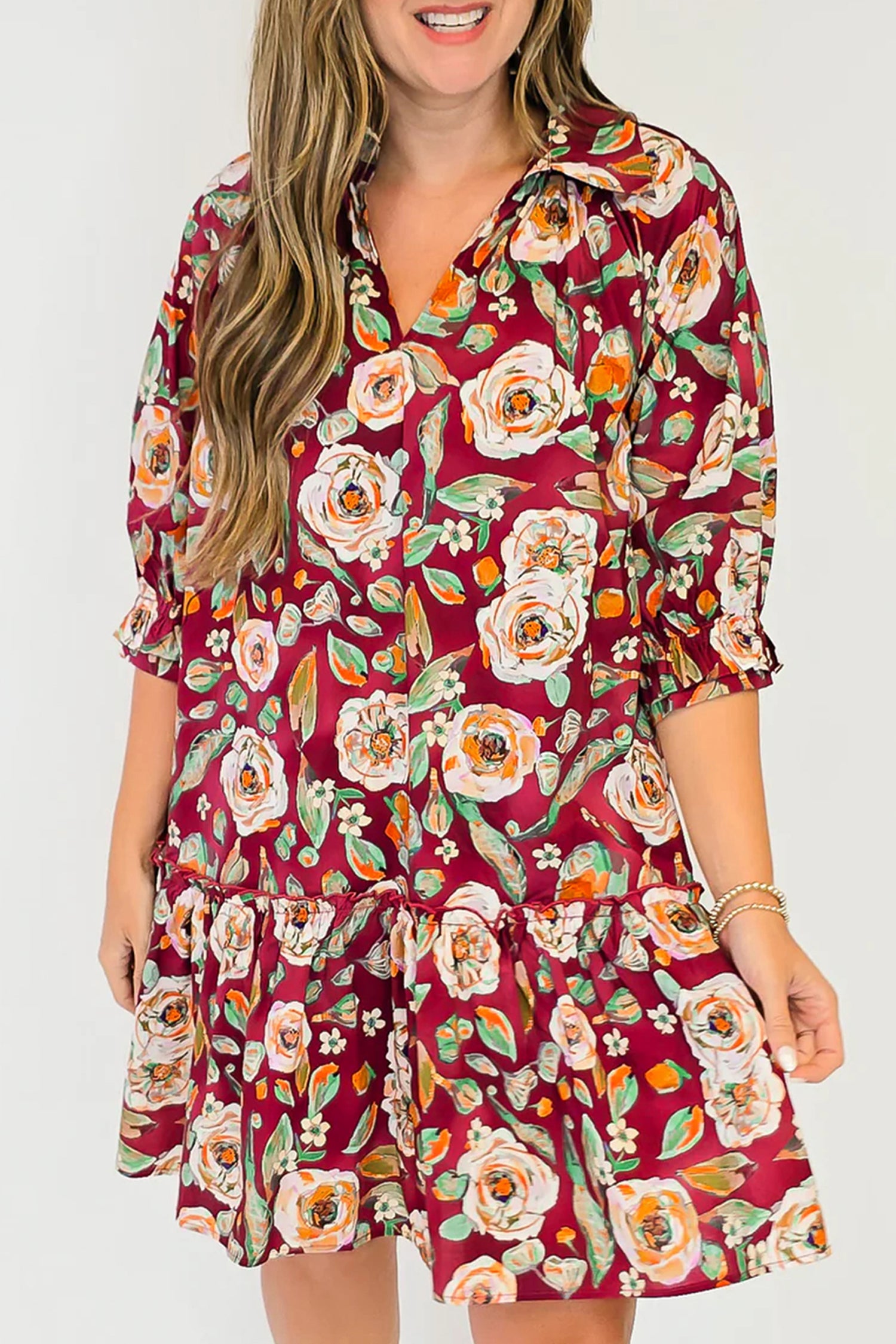 Robe courte à manches courtes à motifs floraux rouges