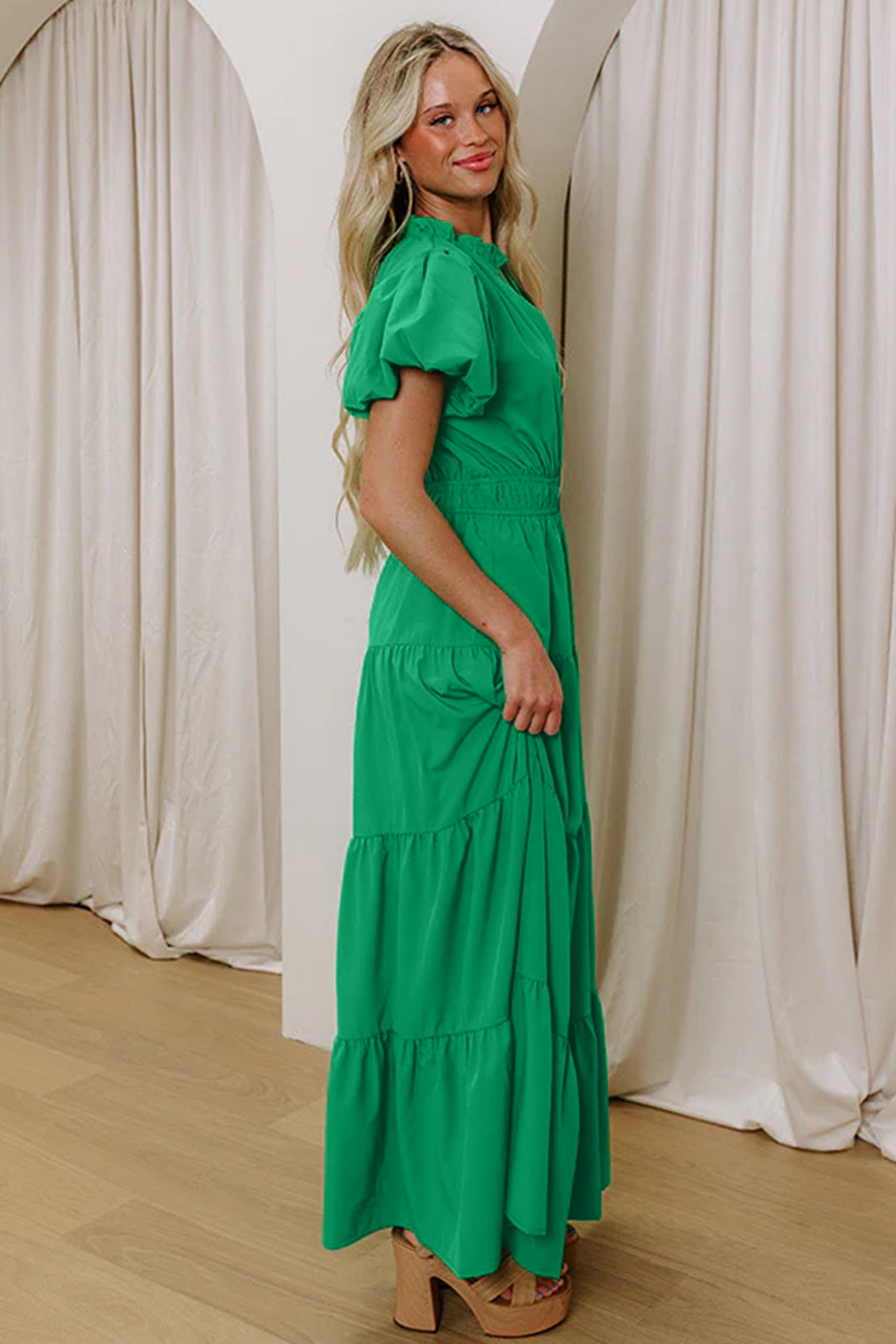 Bright Green Solid Color V Neck Short Puff Sleeve High Waist Tiered Maxi Dress - Damesmode Afbeelding 3