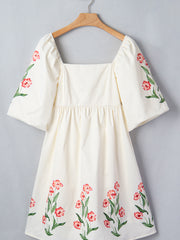 Beige blommiga babydoll-klänning med blommönster – Dammode Bild 4 - Miniatuur