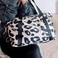 Borsa da viaggio grande con stampa leopardo nera - Foto 1