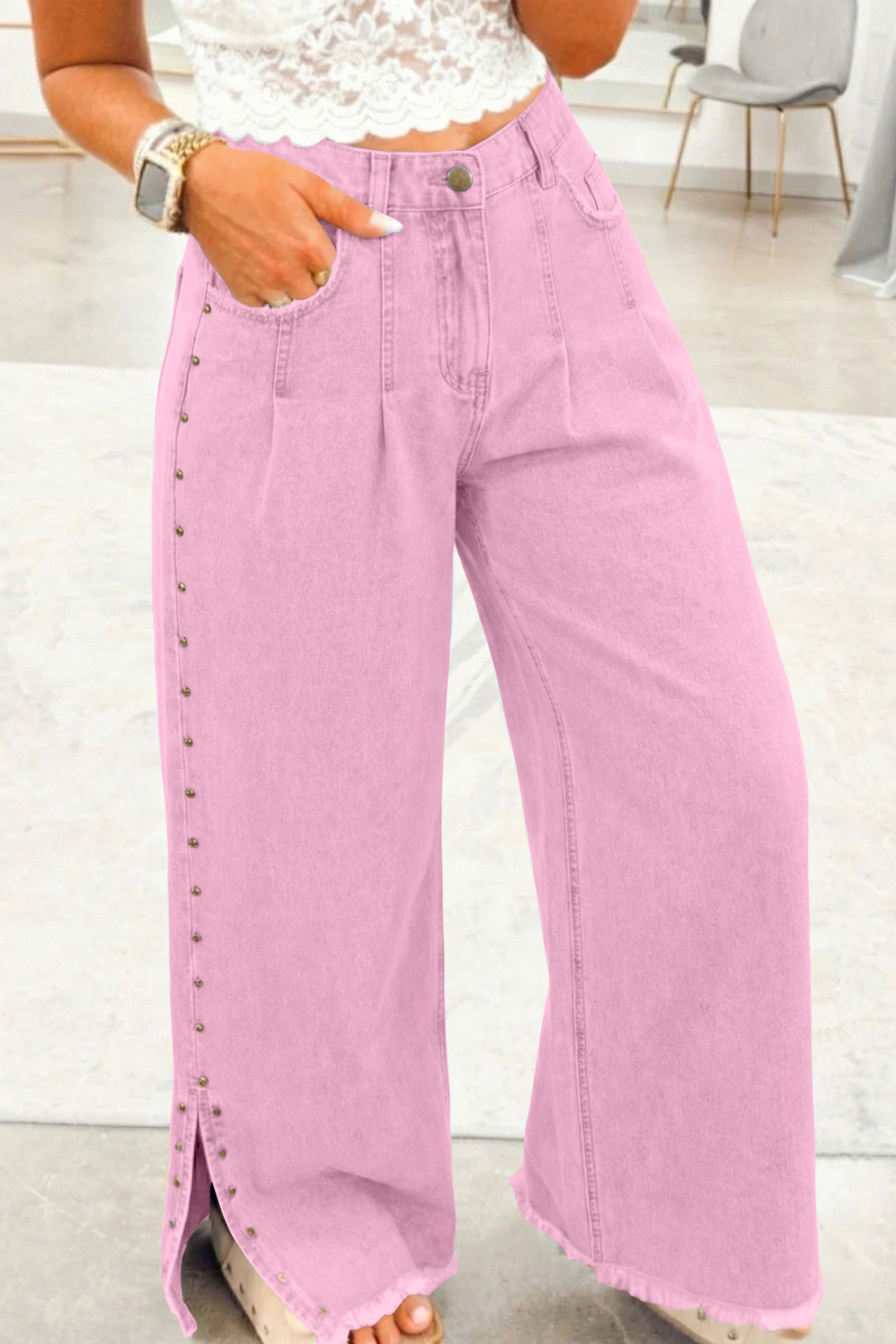 Pink-Perlen-Seitendetail: Lose Jeans
