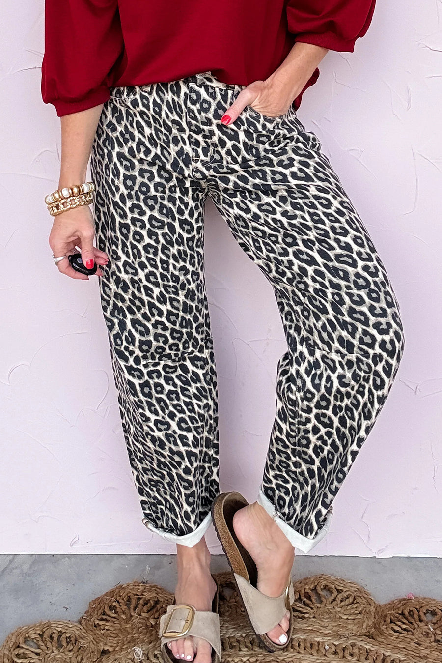 Schwarze Leopardenmuster-Barrel-Jeans – Damenmode Bild 1