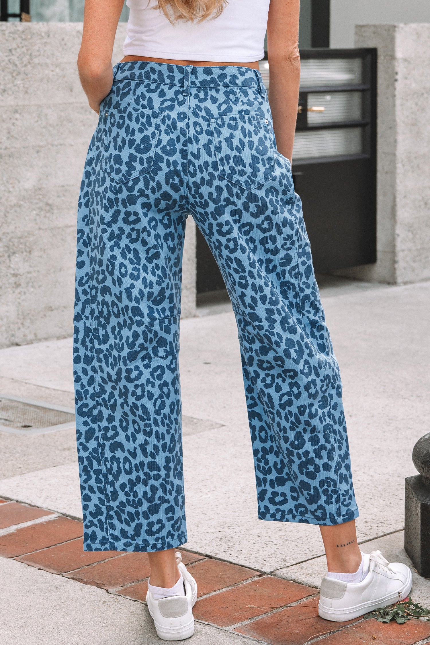 Himmelblaue Leopardenmuster-Barrel-Leg-Jeans