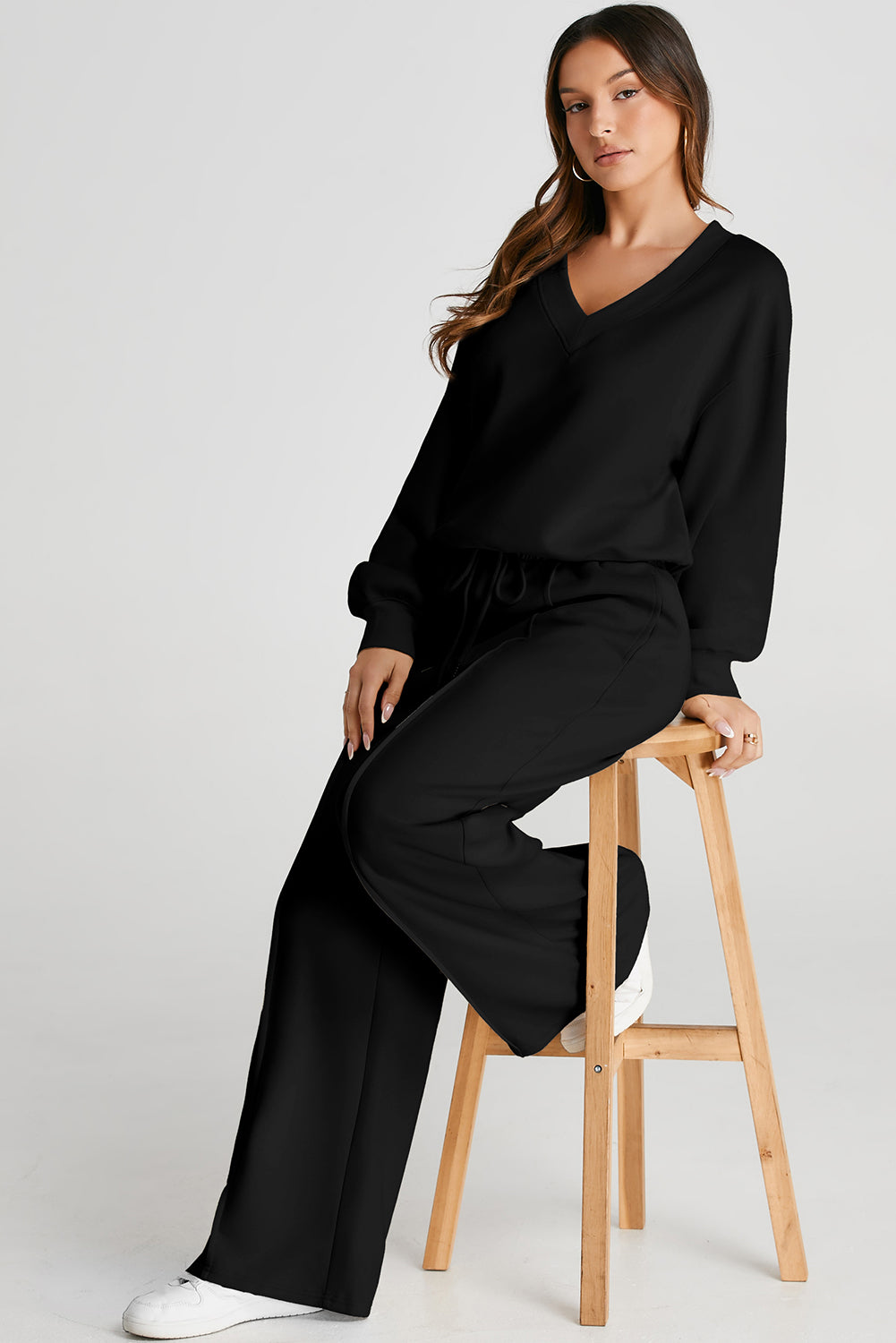 Schwarze Sportkleidung mit V-Ausschnitt und Schnitt und hoher Taille – Damesmode Afbeelding 2