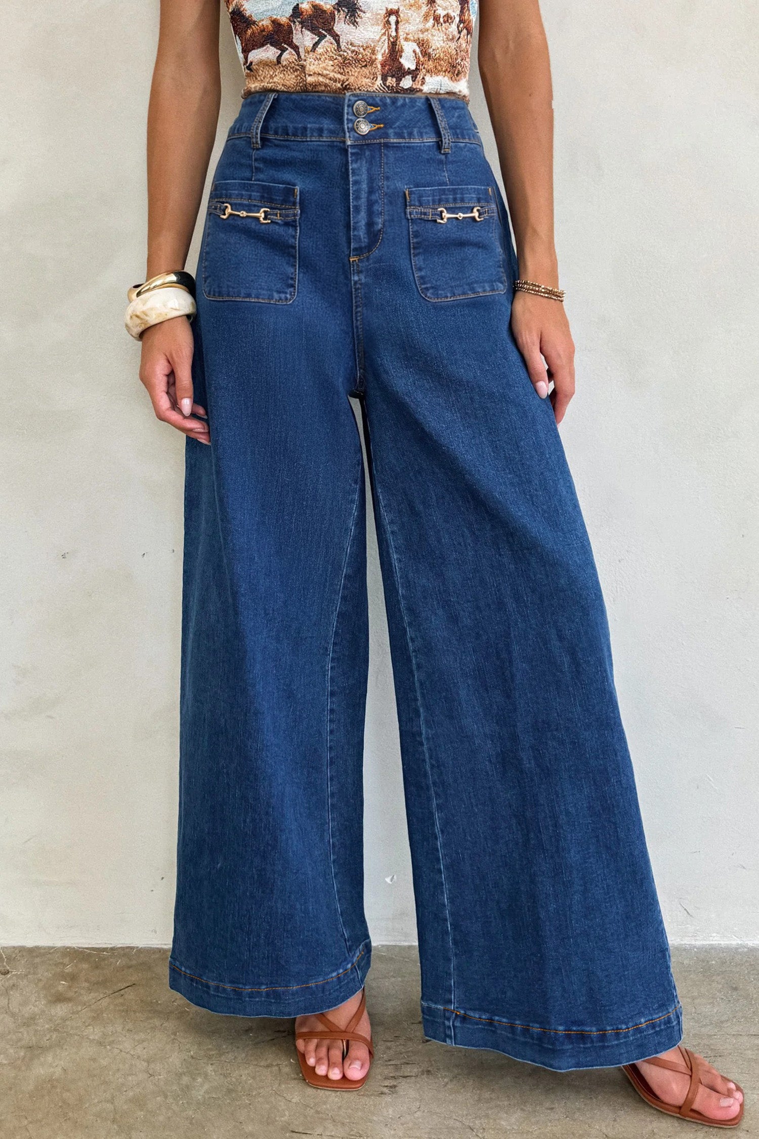 Decorazione ferramenta blu vela, tasche rattoppate, pantaloni di jeans a gamba larga