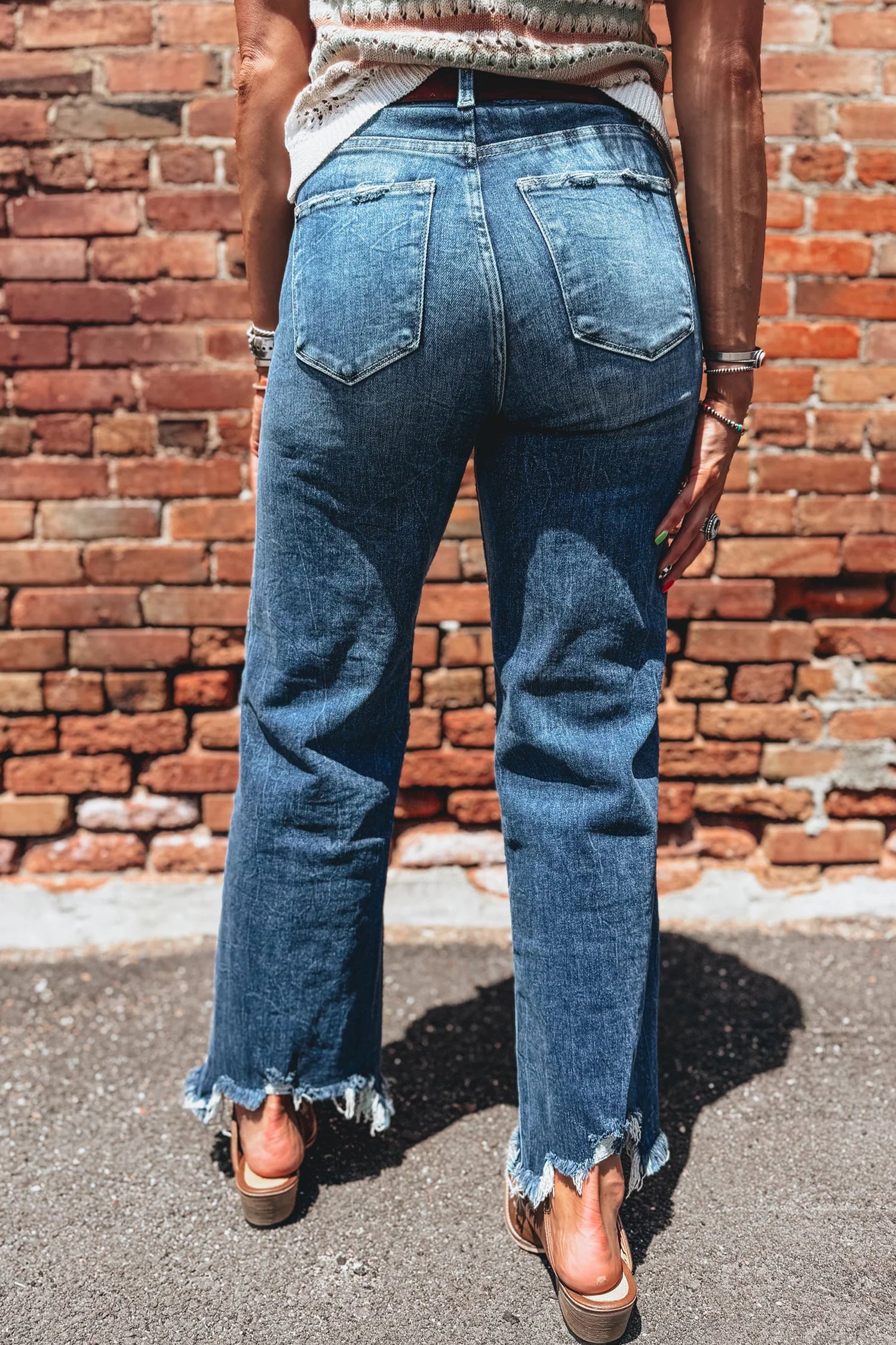 Ashleigh Blue High Waist Frayed Hem Flare Jeans - Damesmode Afbeelding 4