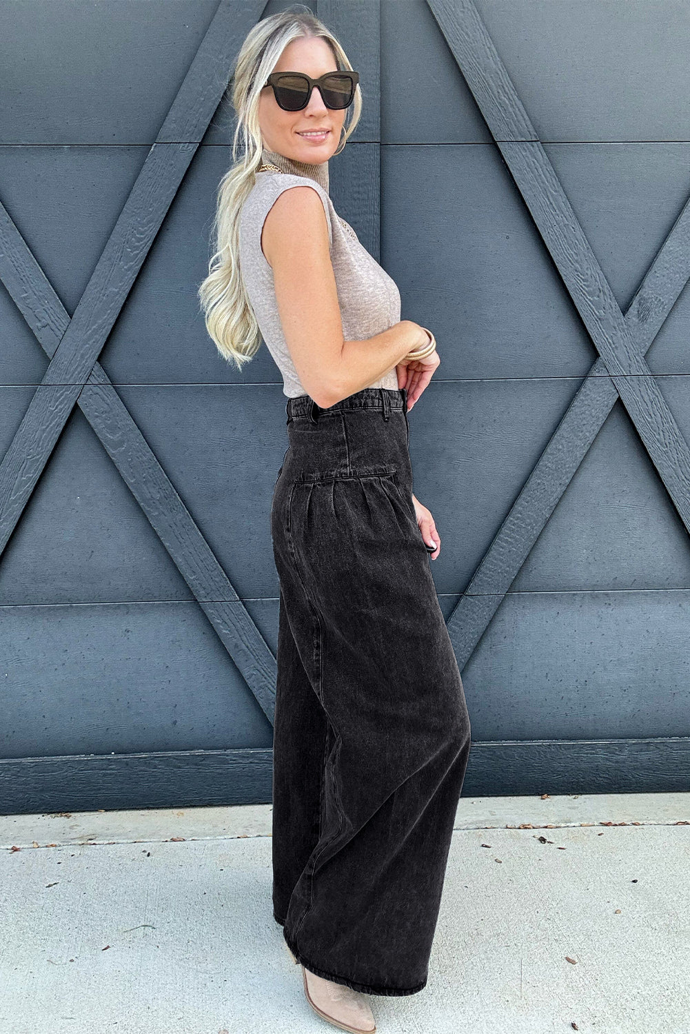 Pantalon en denim plissé à jambes larges à jambes plissées, lavis minéraux lavé