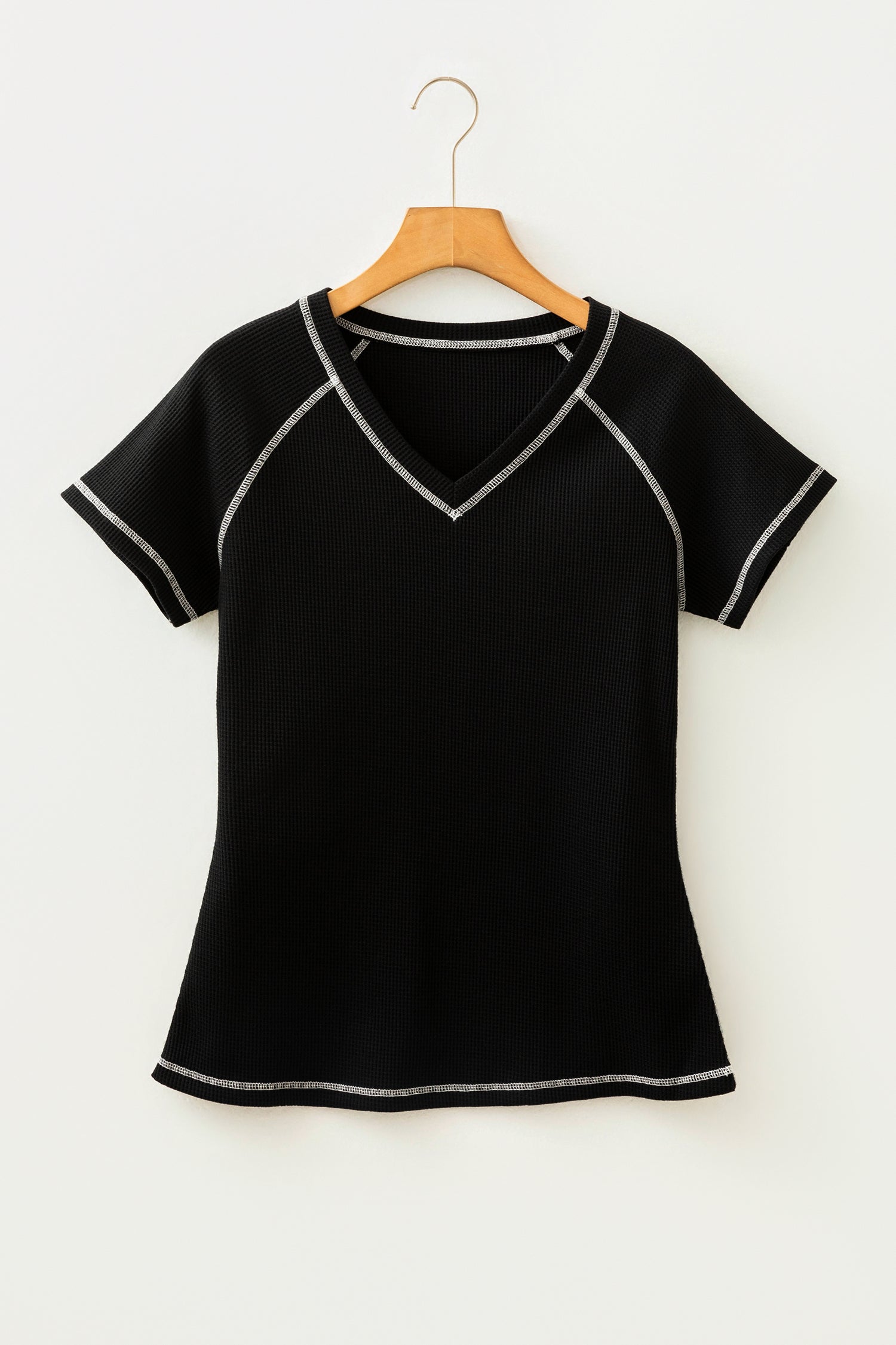 Schwarzer Waffel-Textur mit kontrastierendem V-Ausschnitt-T-Shirt – Damenmode Bild 4