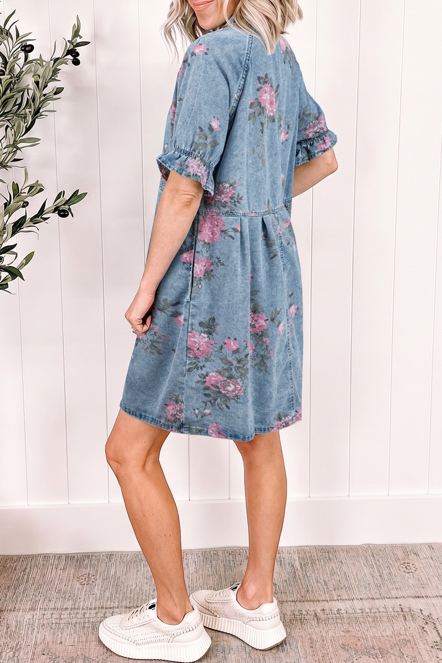 Robe en jean à manches courtes à manches courtes à motifs floraux bleu ciel
