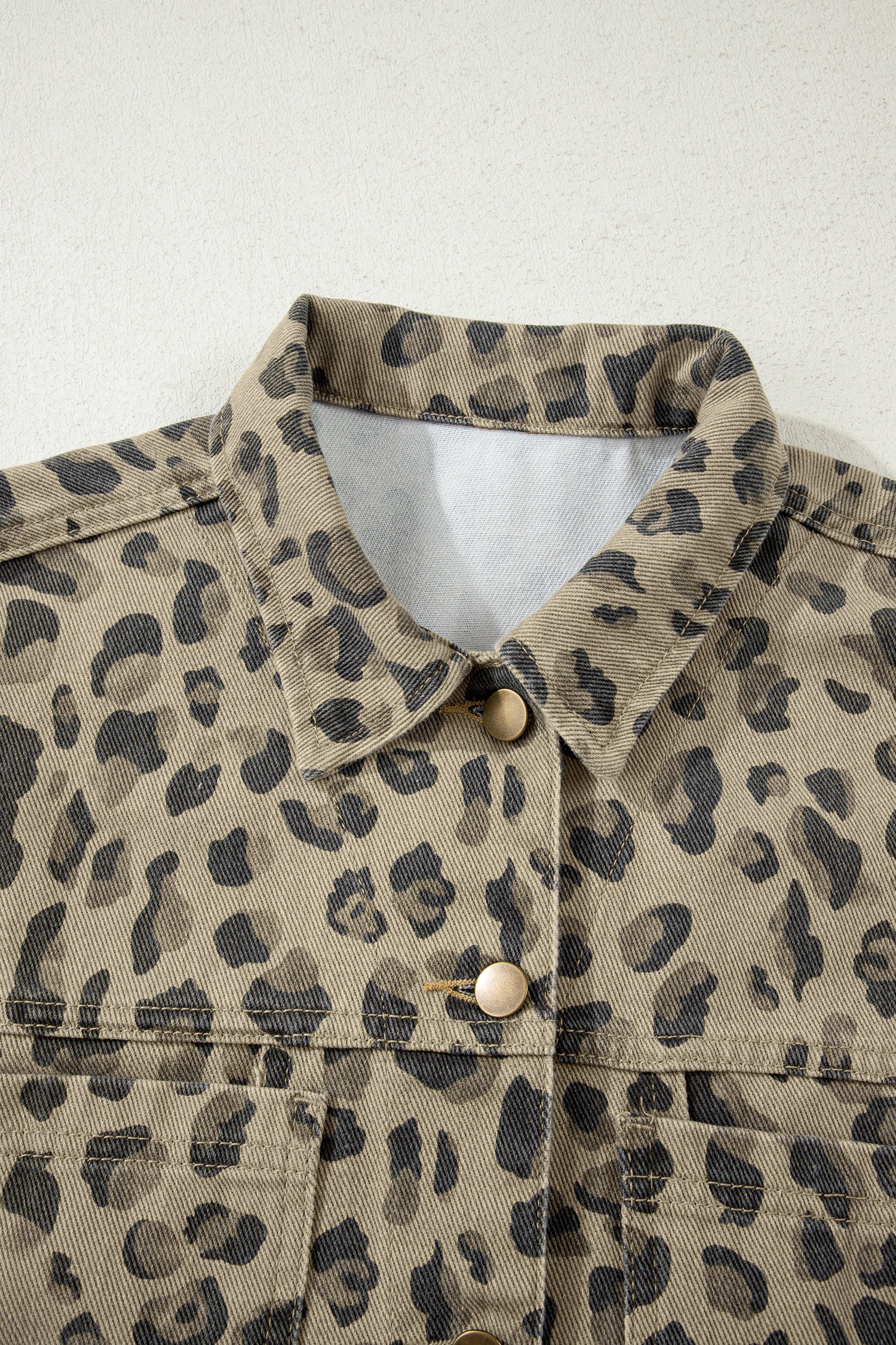 Khaki Retro Leopardenmuster Nahtdetail Jeansjacke mit Knöpfen