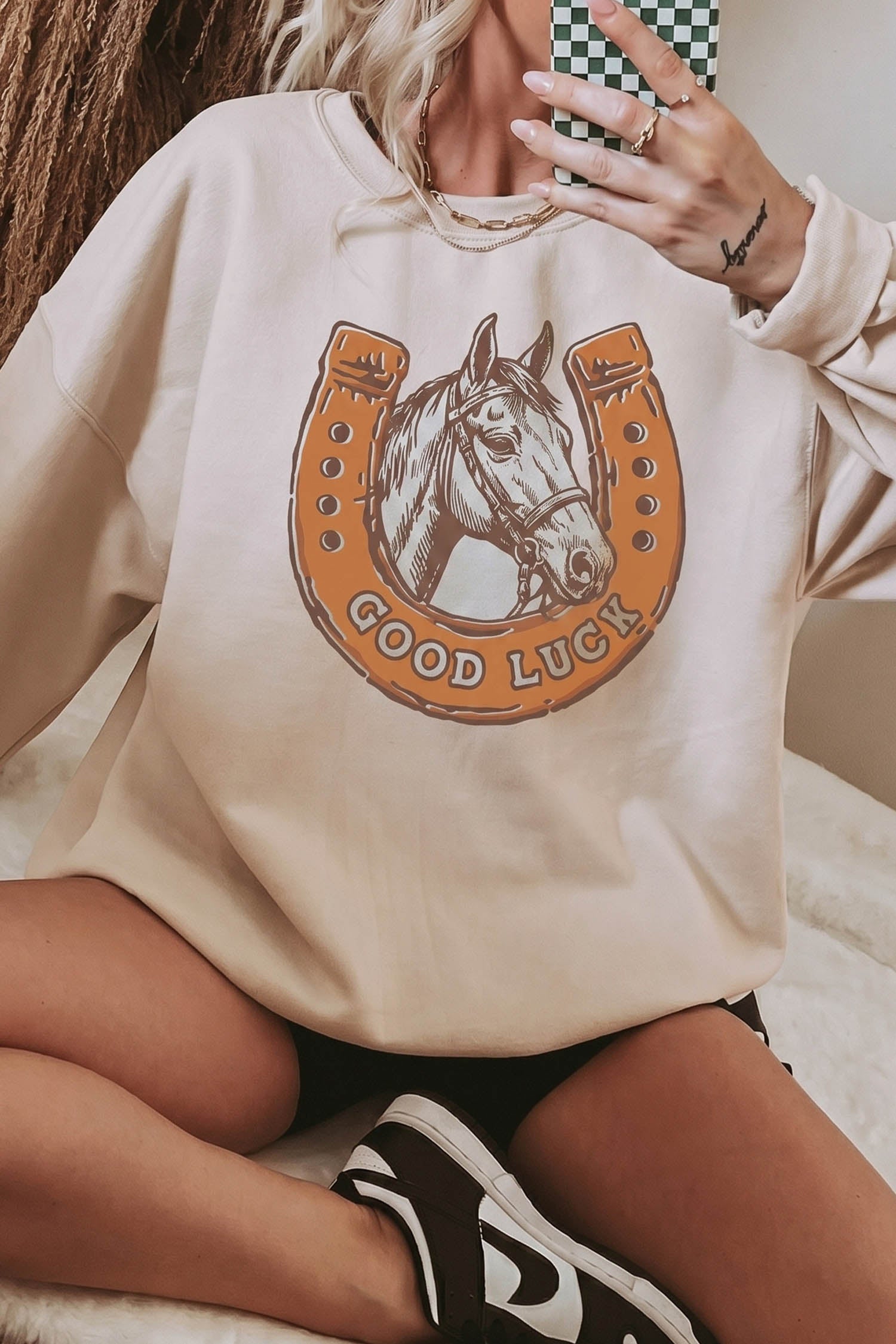 Beige GOOD LUCK Western Horse Print Oversized Pullover Sweatshirt - Damesmode Afbeelding 1