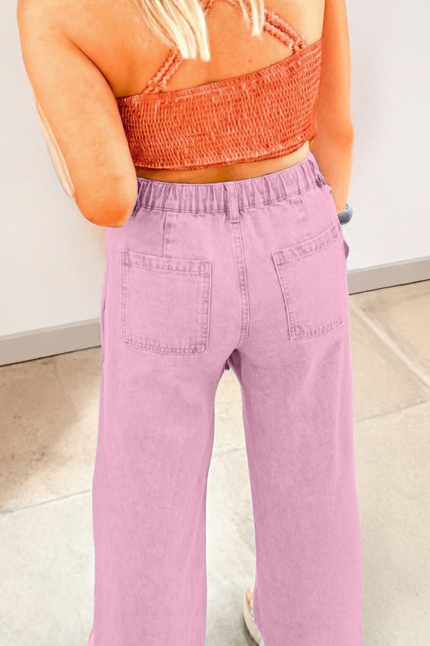 Pink-Perlen-Seitendetail: Lose Jeans