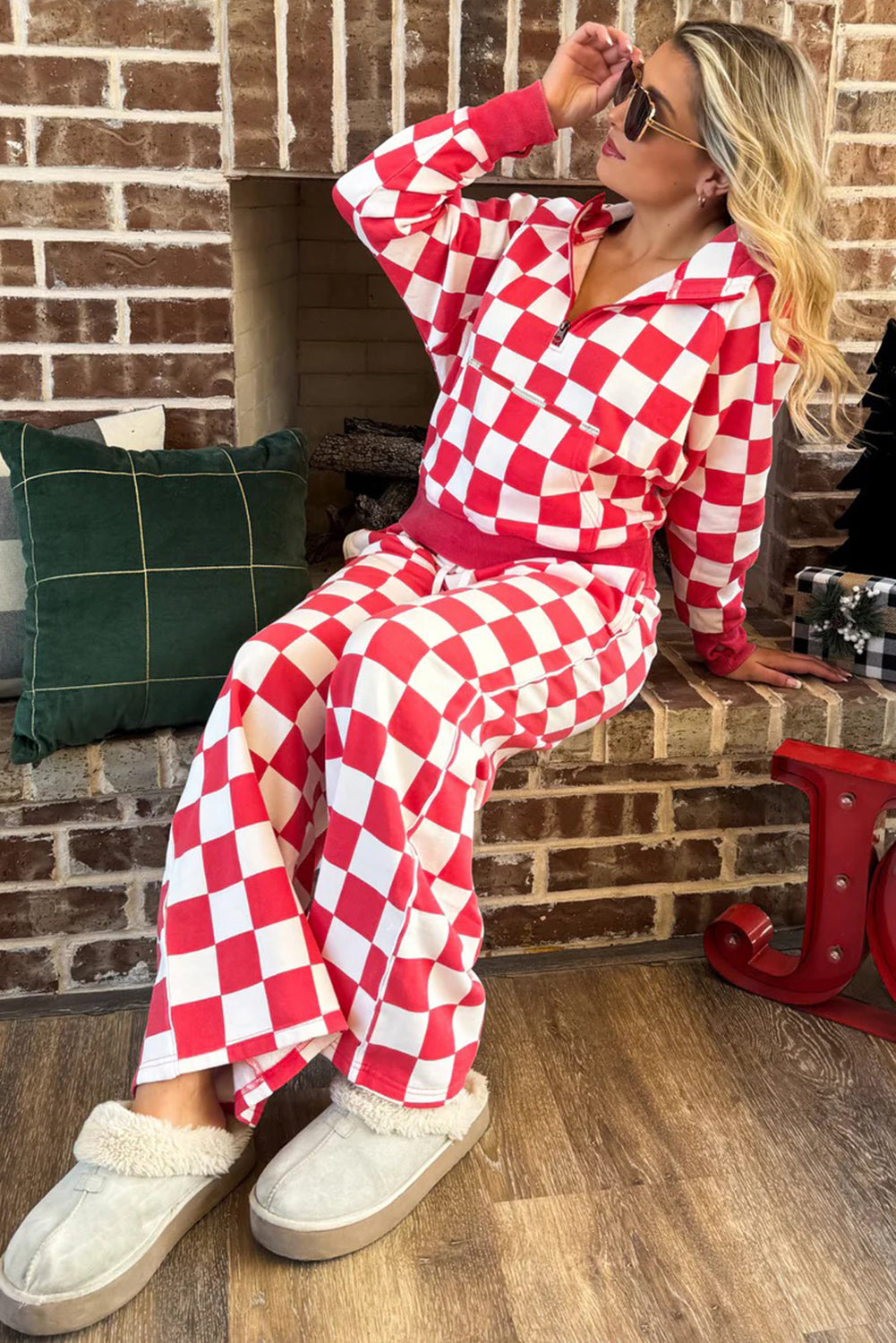 Bluza z czerwonym wzorem w kratę – pół-zip bluza – luźne spodnie