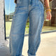 Himmelblaue Medium Wash Barrel Jeans mit Manschetten