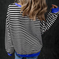 Himmelblauer Streifen übergroßer Pullover mit kontrastartigem Schnitt - Foto 5