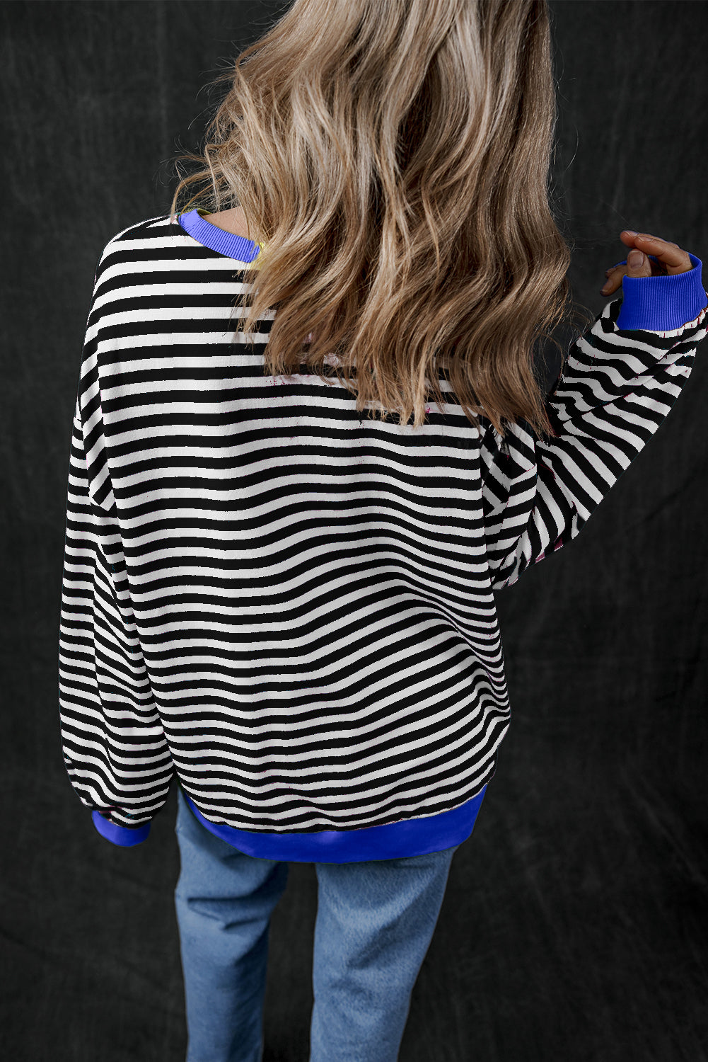 Himmelblauer Streifen übergroßer Pullover mit kontrastartigem Schnitt