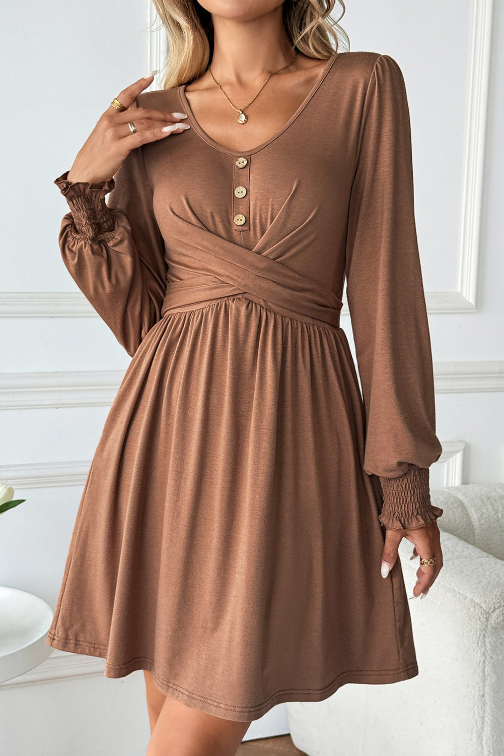 Mini-robe à manches longues à boutons à haut niveau gris foncé